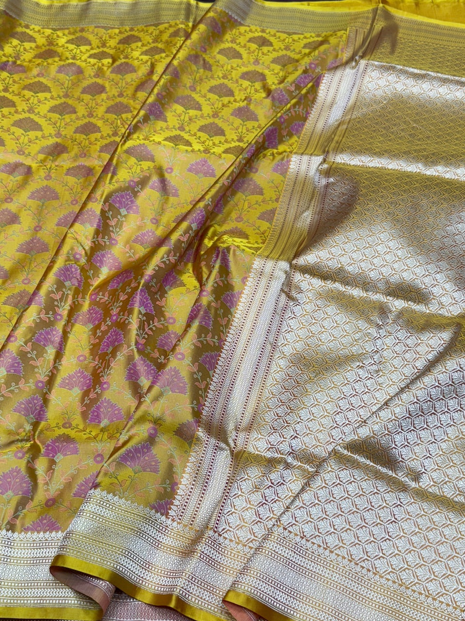 Mehndi Yellow Handwoven Pure Banarasi Satin Tanchoi Silk Saree