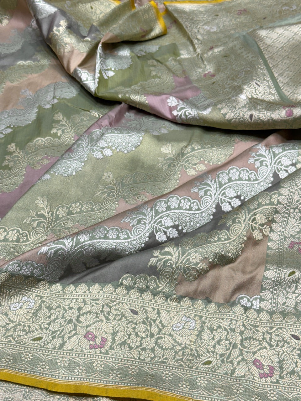 Pista Rangkaat Handwoven Pure Banarasi Saree