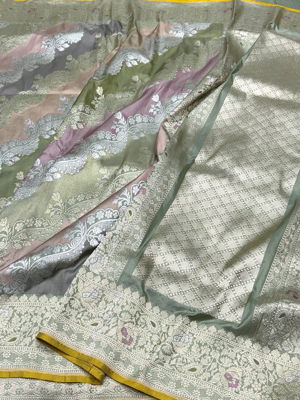 Pista Rangkaat Handwoven Pure Banarasi Saree