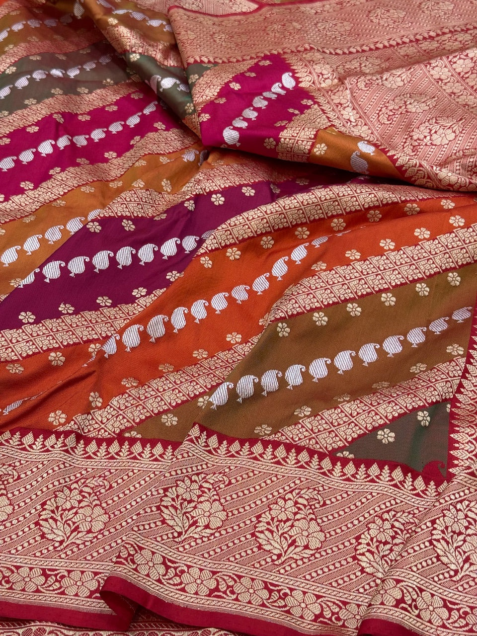 Red Rangkaat Handwoven Pure Banarasi  Saree