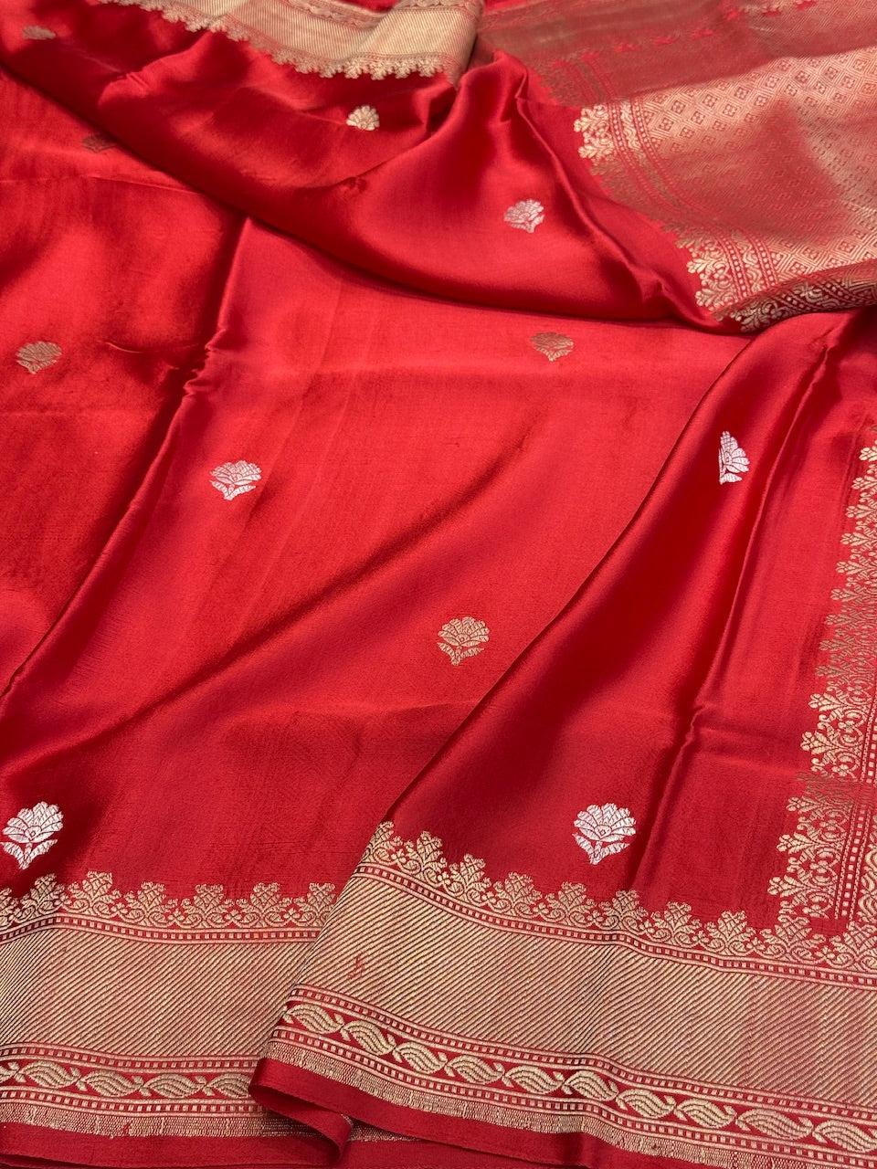 Red Handwoven Pure Banarasi Mashru Silk Saree