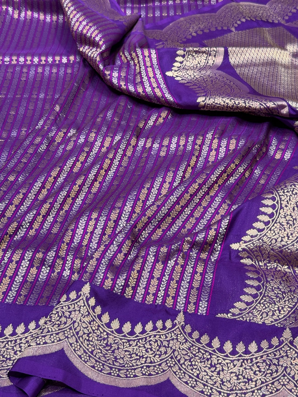 Handwoven Banarasi Scallop Border Saree
