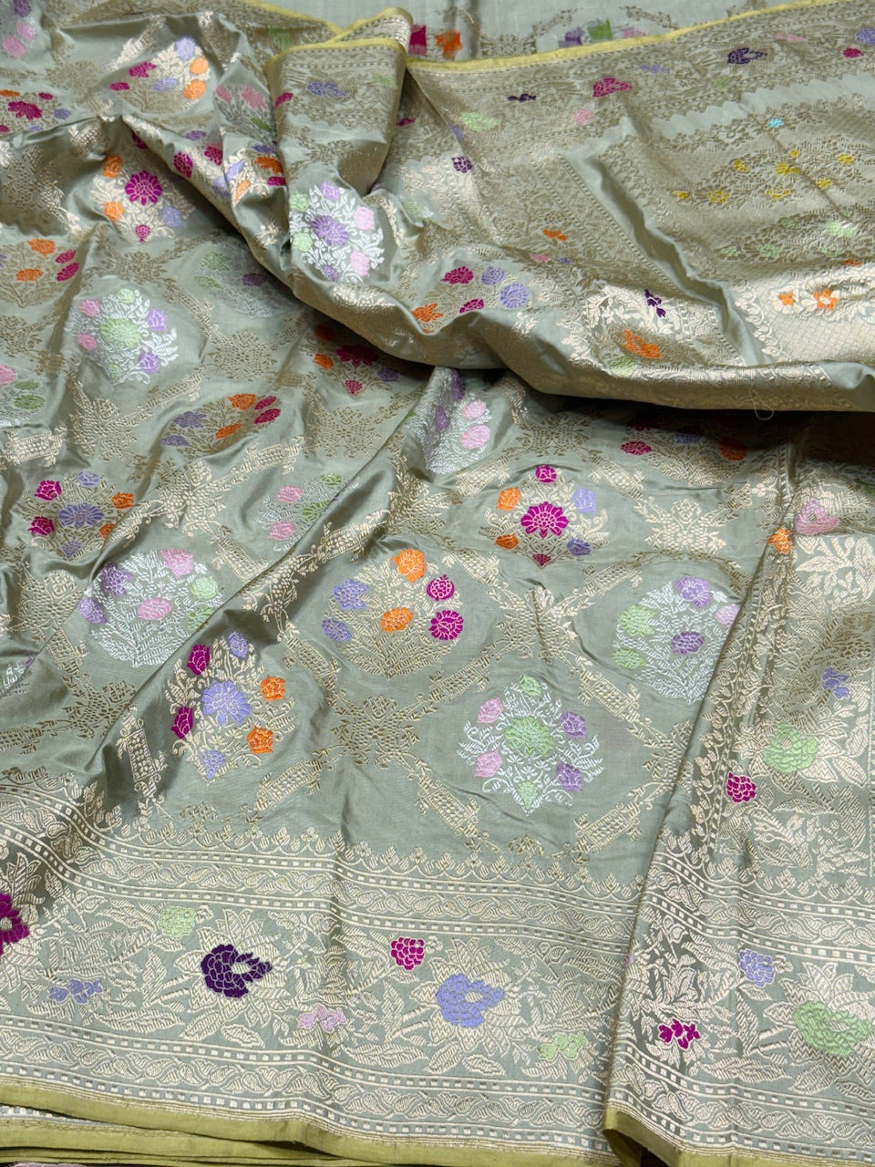 Pista Green Handwoven Pure Banarasi Silk Saree