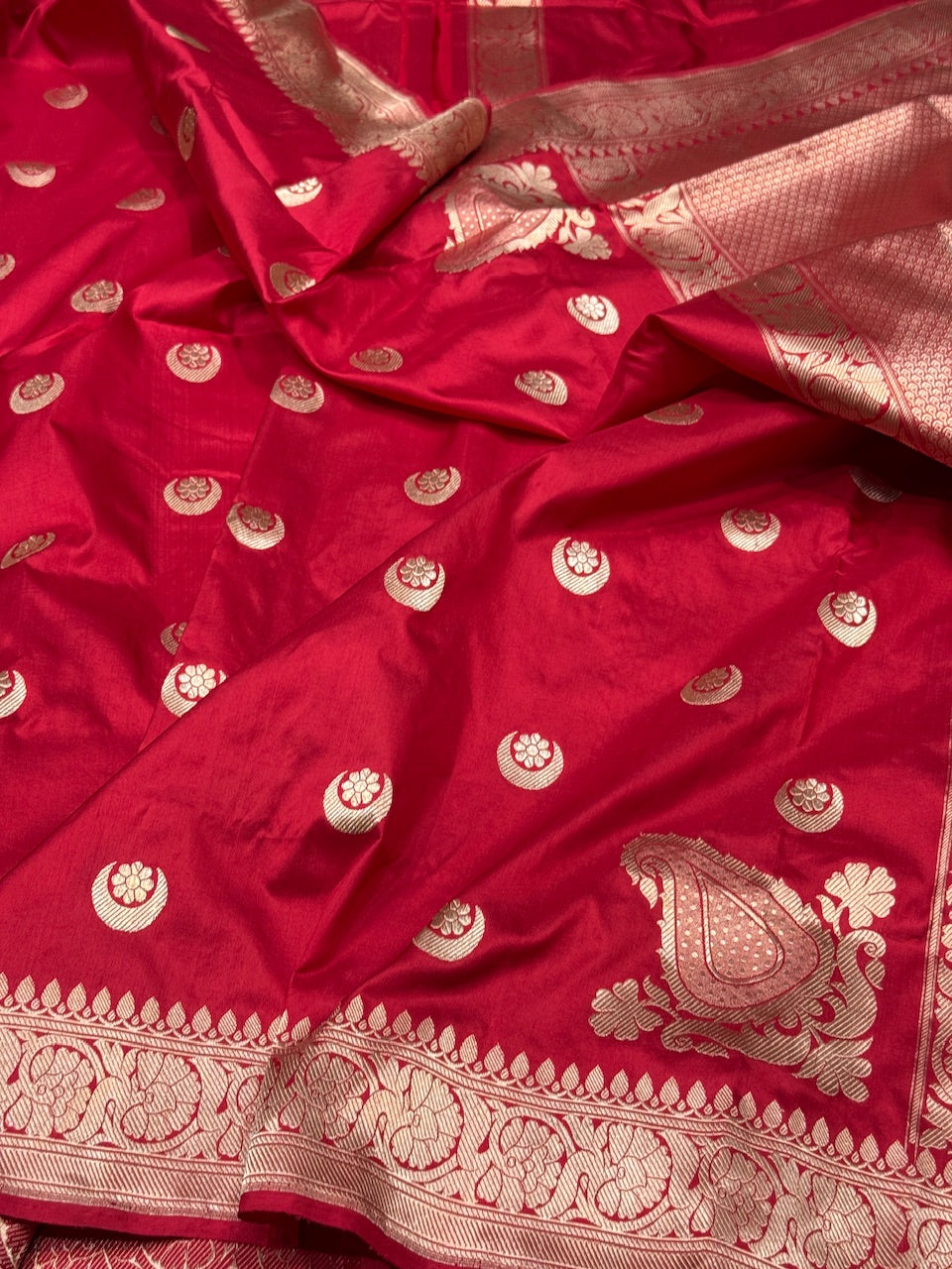 Red Handwoven Chand Tara Koniya Pure Banarasi Silk Saree