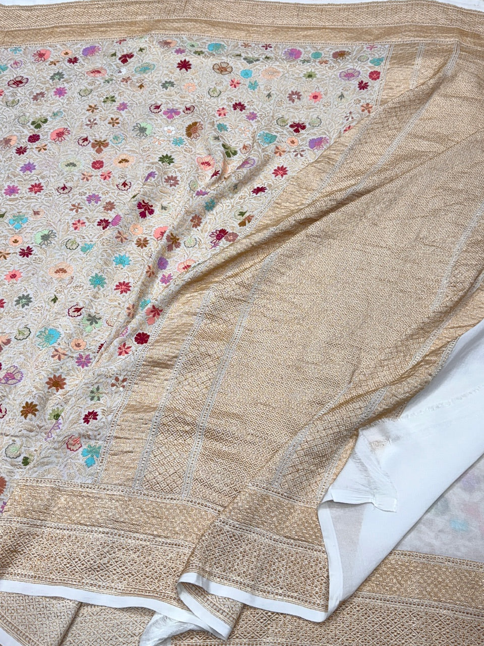 White Handwoven Pure Chiffon Georgette Saree