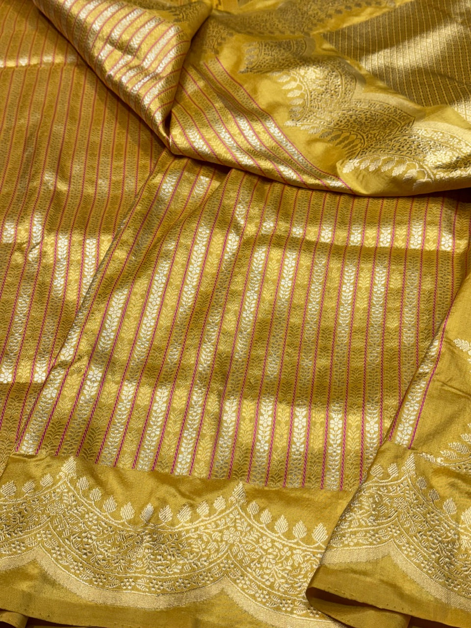 Mehendi Yellow Scallop Border Handwoven Saree