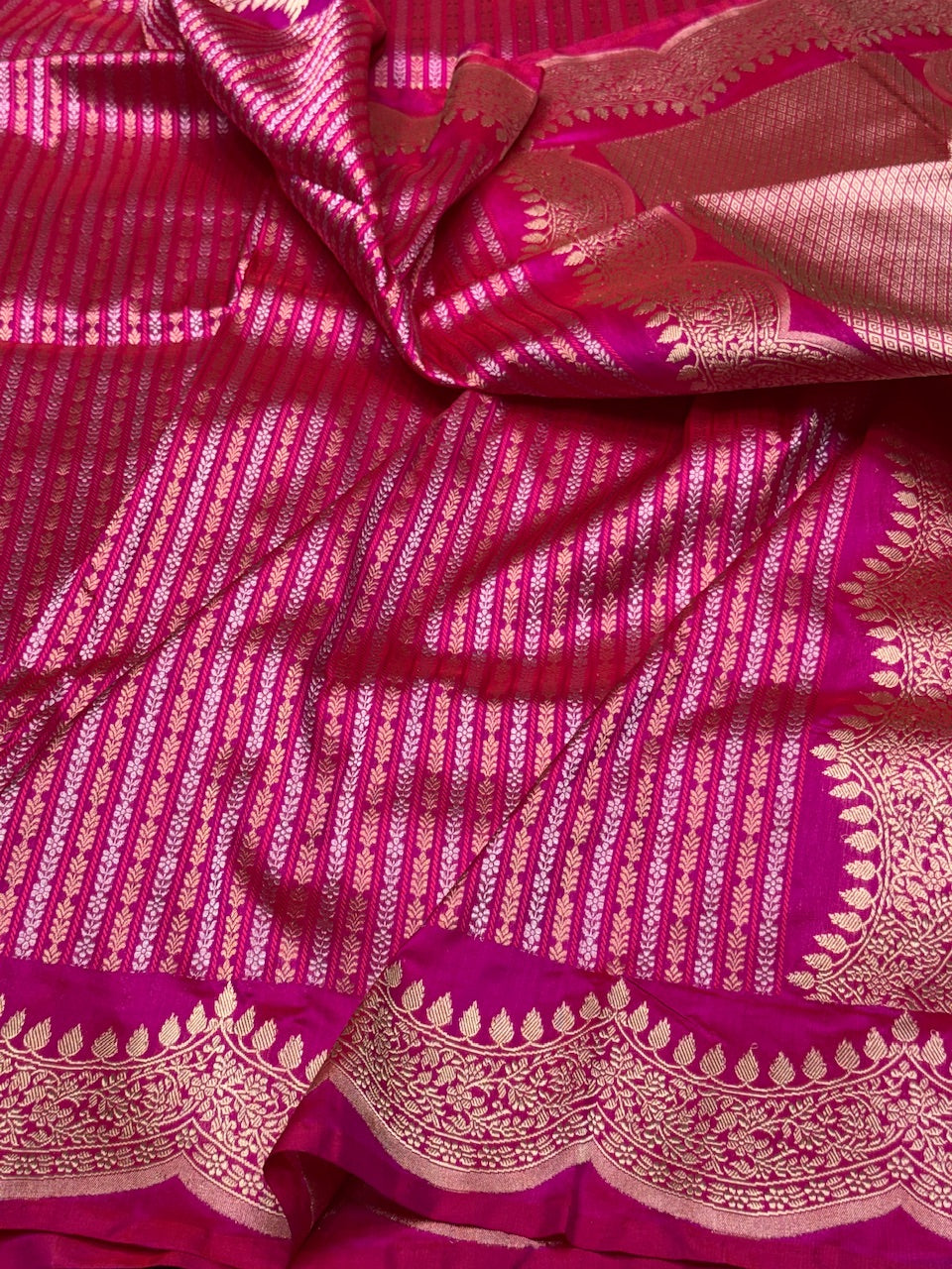 Rani Pink Handwoven Banarasi Scallop Border Saree