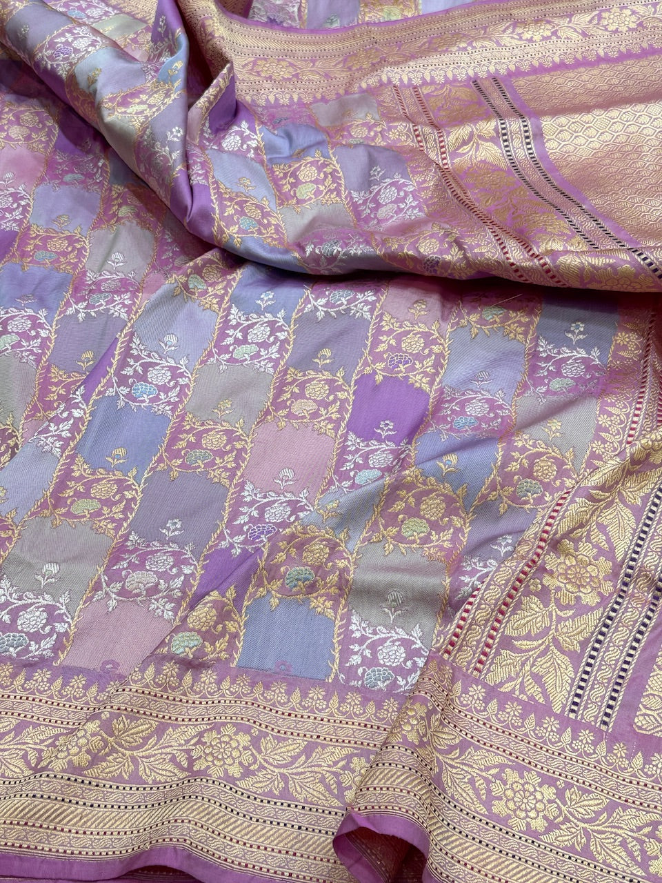 Handwoven Pure Banarasi Rangkaat  Saree