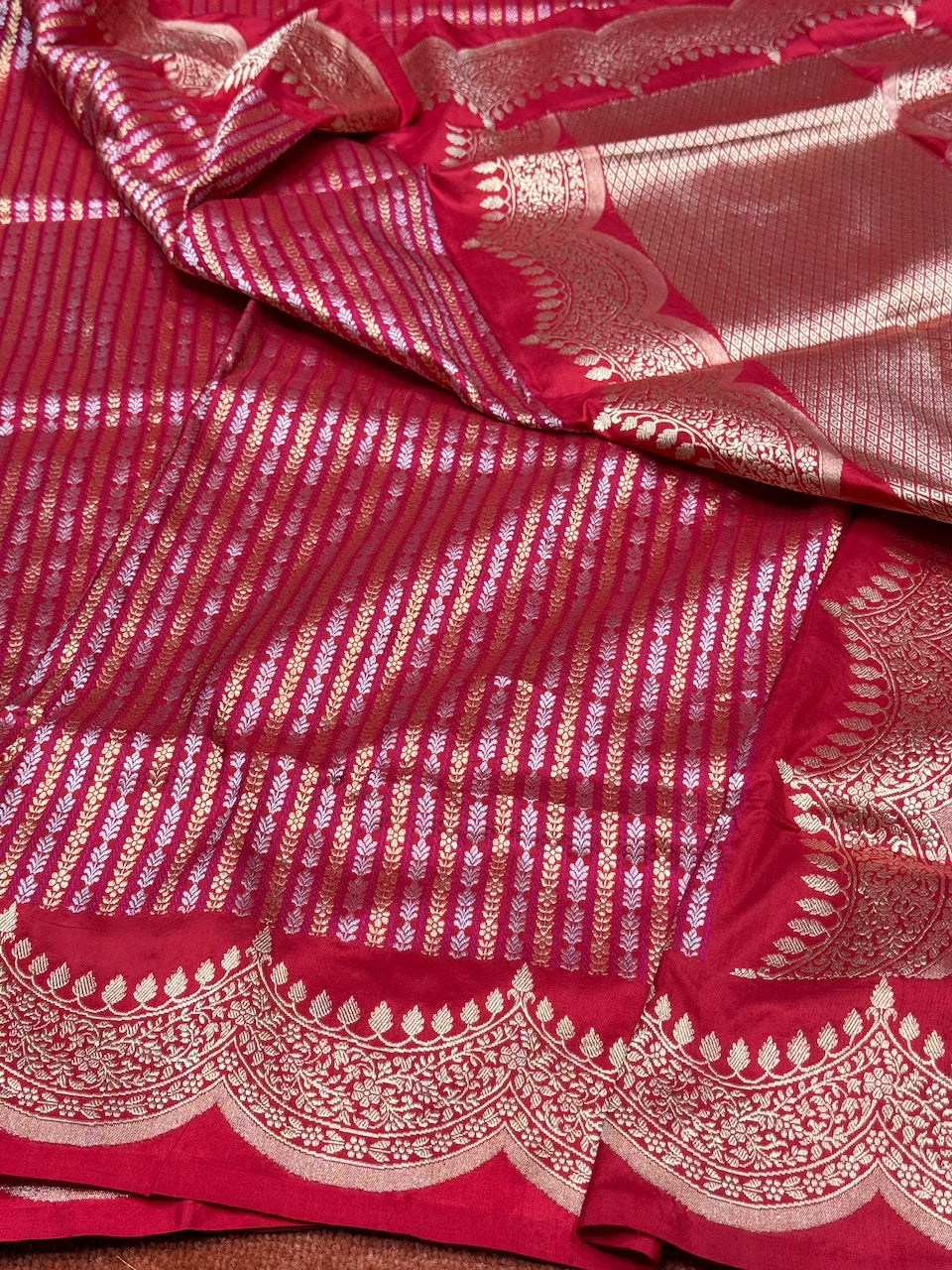 Red Scallop Border Handwoven Saree