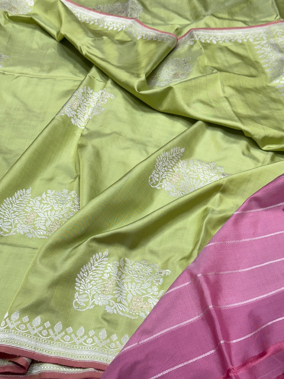 Pista Green Handwoven Pure Banarasi Ektara Silk Saree