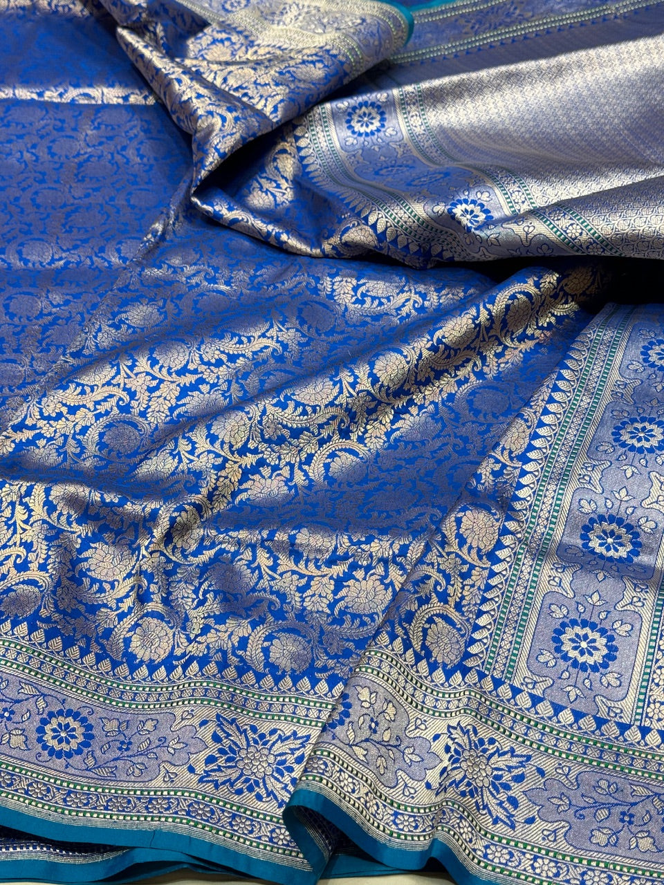 Black Handwoven Banarasi Pure silk Brocade Saree