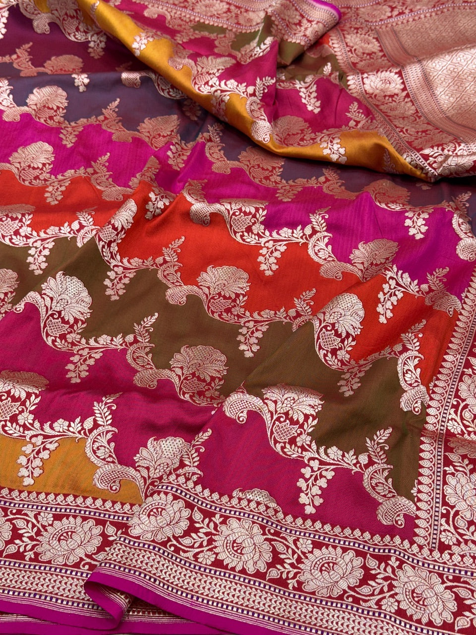 Red Rangkaat Handwoven Pure Banarasi Saree