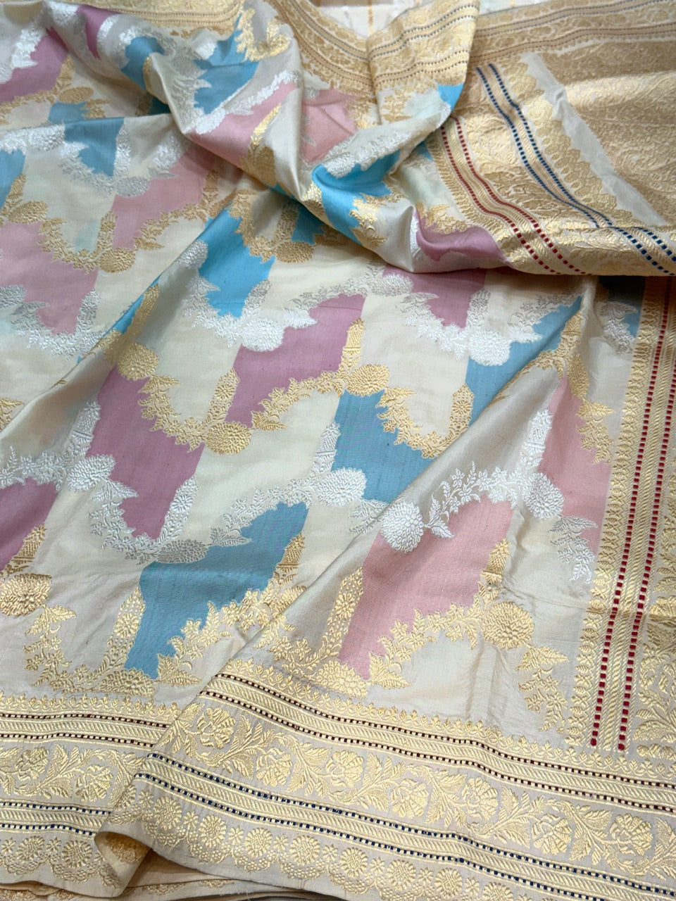 Ivory Rangkaat Handwoven Pure Banarasi Saree