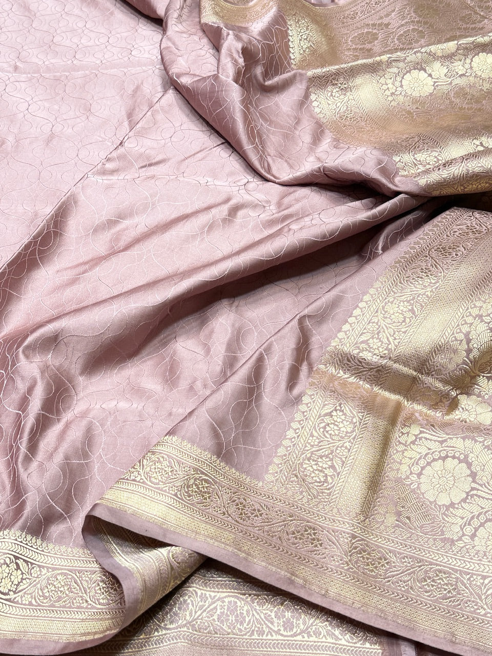 Lilac Handwoven Pure Banarasi Satin Tanchoi Silk Saree