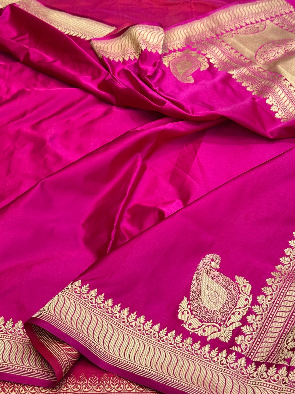 Rani Pink Handwoven Pure Banarasi Mashru Satin Silk Saree