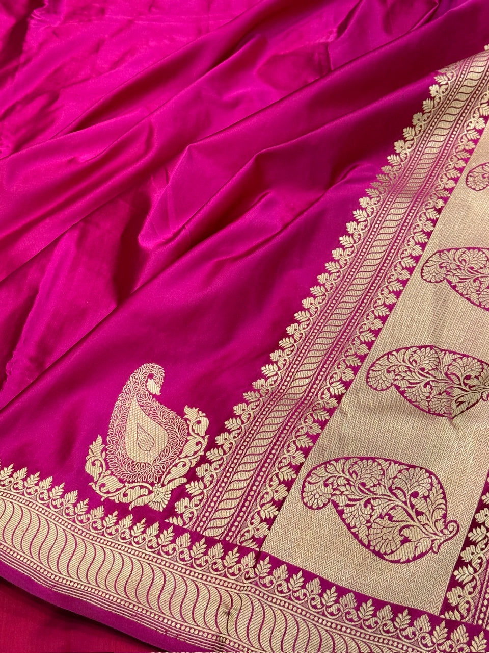 Rani Pink Handwoven Pure Banarasi Mashru Satin Silk Saree